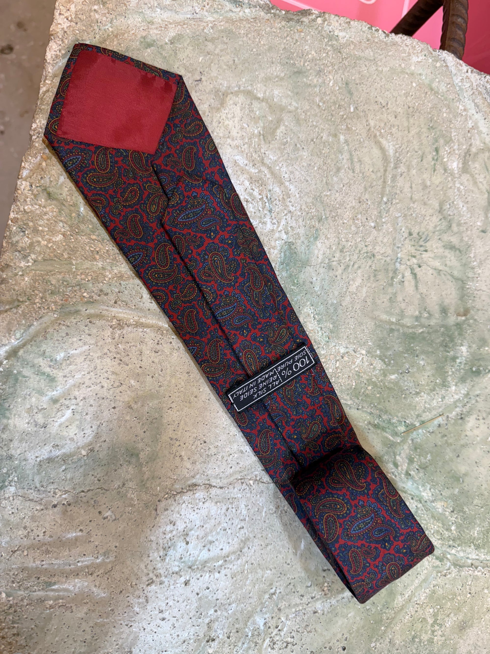 Cravatta fantasia cachemire rossa e blu