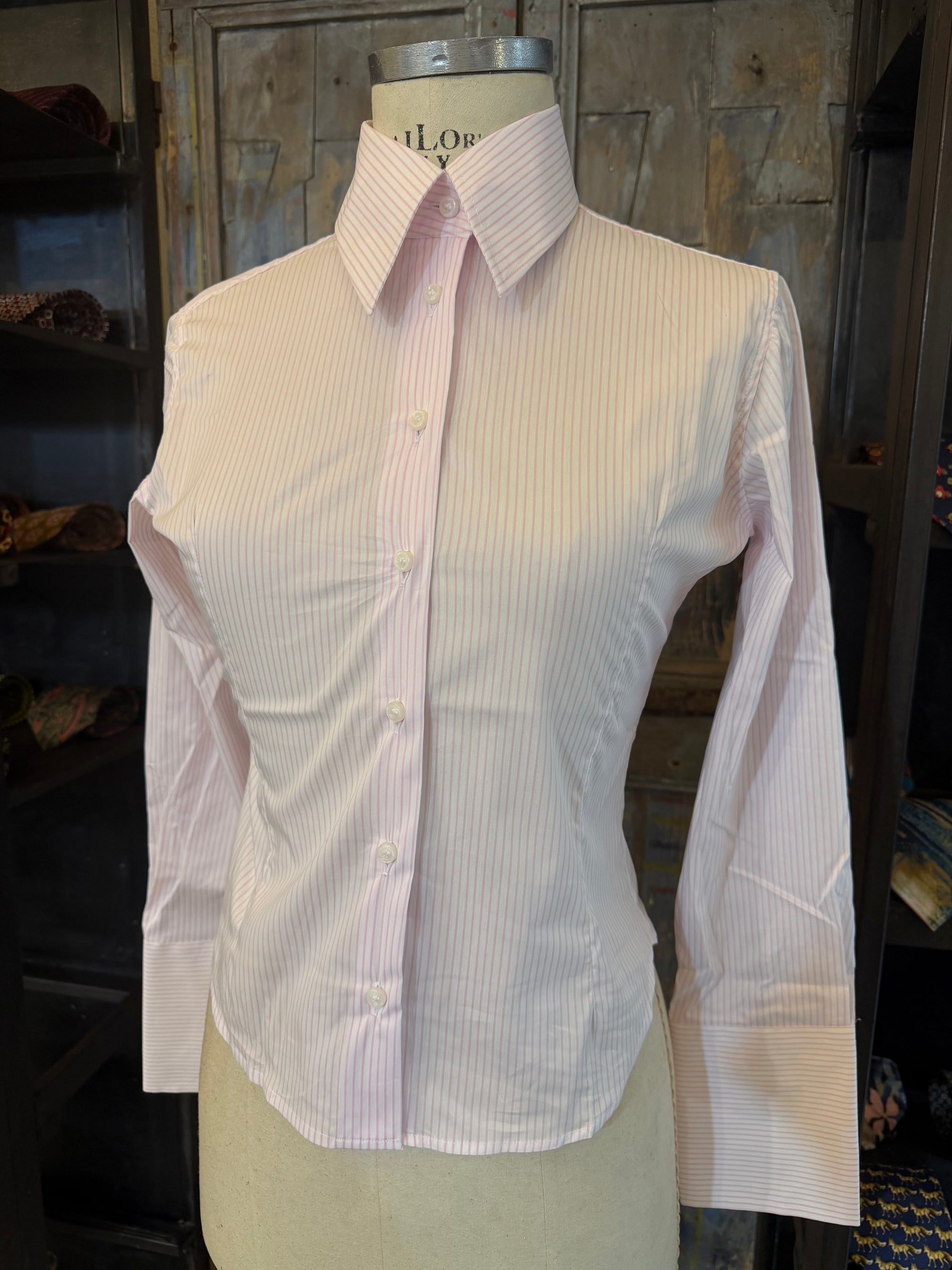 Camicia sartoriale base bianca a costine rosa